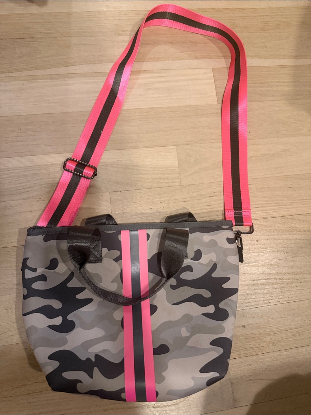 HAUTE SHORE Gray Camo Tote with Hot Pink Stripe